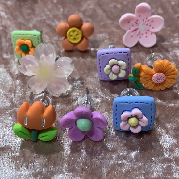 Adorable Flower Charm Themed Cute Thumb Tack Push Pin Set of 9 - Picture 3 of 10